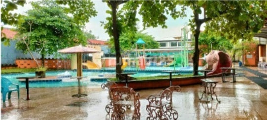 Commercial space in Raya Menganti Wiyung, Surabaya, 4,000 sqm, good SHM (Certificate of Ownership).