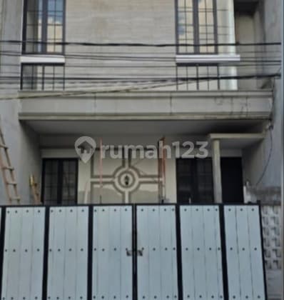 Rumah Bagus Unfurnished SHM Wiyung, Surabaya