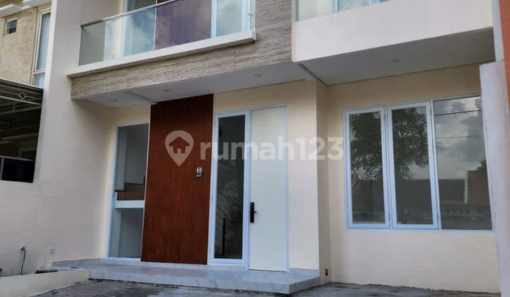 New Fresh Minimalist House at Palma Hill