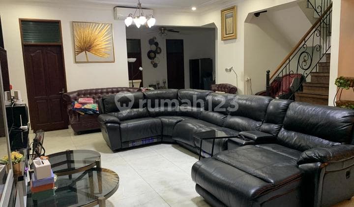 Rumah Hoek Di Taman Alfa Indah, Joglo. Jakarta Barat