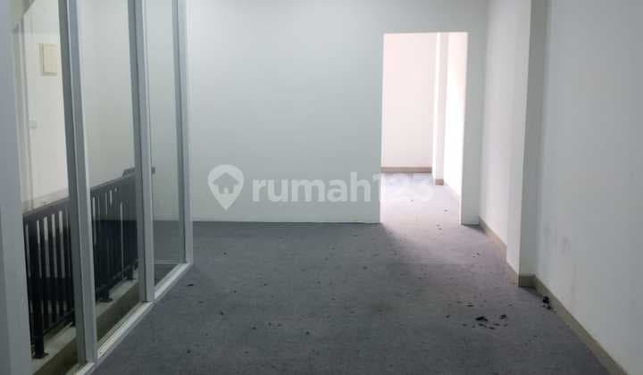 Disewakan Ruko Boulevard Sdh Ad Sekat2 Cocok U/ Kantor Green Lake City