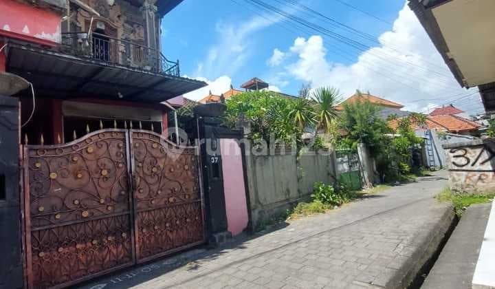 Rumah Lantai Dua Berada Dilingkungan Perumahan Panjer