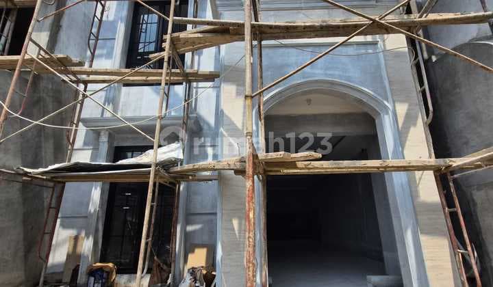 Rumah Baru Dalam Komplek di Pondok Bambu