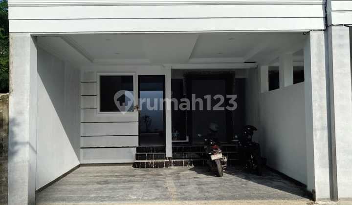 Rumah Baru Dalam Komplek di Pondok Kelapa