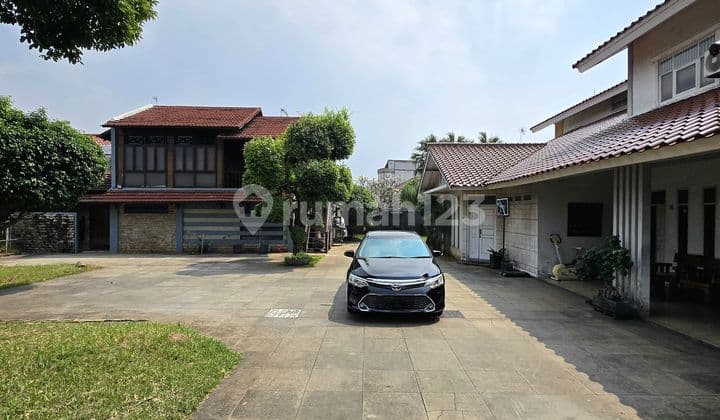 Rumah Lama Bangunan Kokoh di Duren Sawit