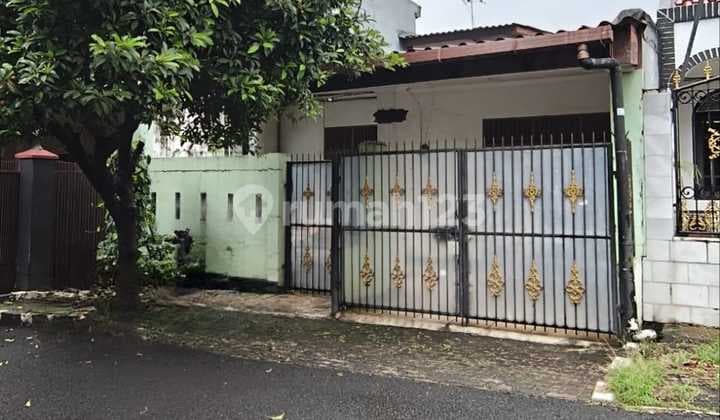Rumah Dalam Komplek Akses Jalan Lebar di Duren Sawit