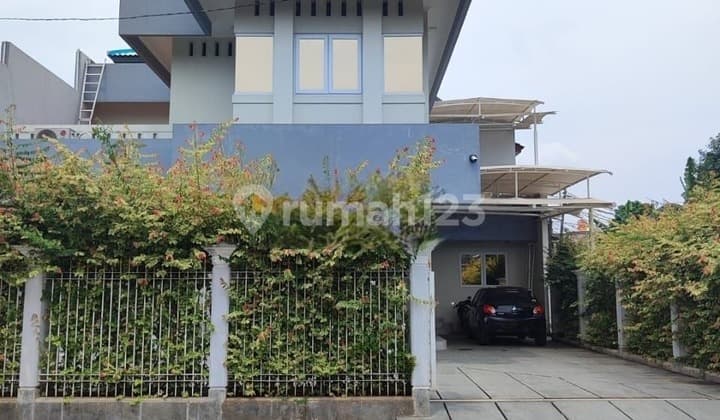 Rumah Mewah Lokasi Strstegis Di.cikunir