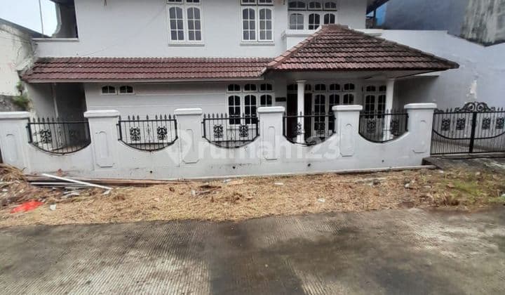 Rumah Lama Butuh Renovasi di Pondok Kelapa