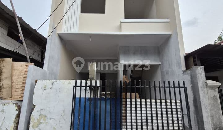 Rumah Baru Dalam Komplek di Duren Sawit