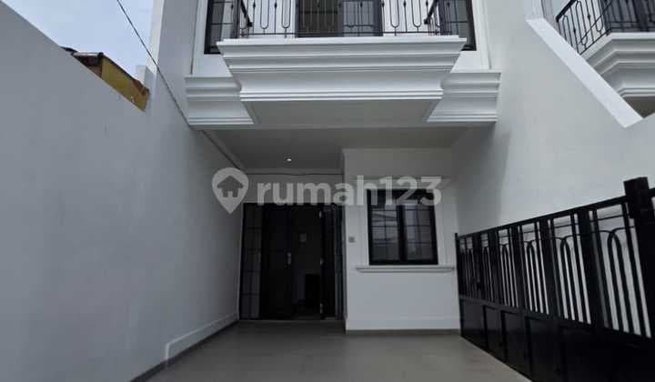New Classic Modern Design House in Cipinang Cempedak