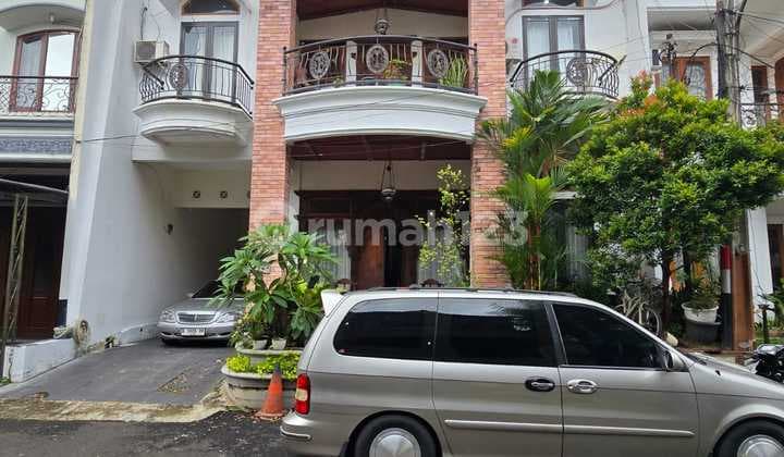 Rumah Dalam Townhouse di Pondok Bambu Duren Sawit