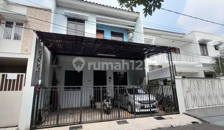 Rumah Secondary Lokasi Strategis di Cipinang Cempedak