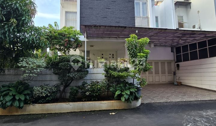 Rumah Modern dengan Private Pool di Billymoon