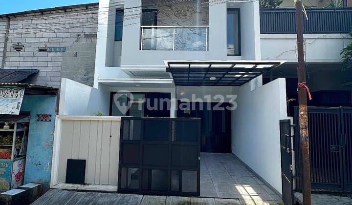 Rumah Mewah Siap Huni Ada Kolam Renang di Mampang