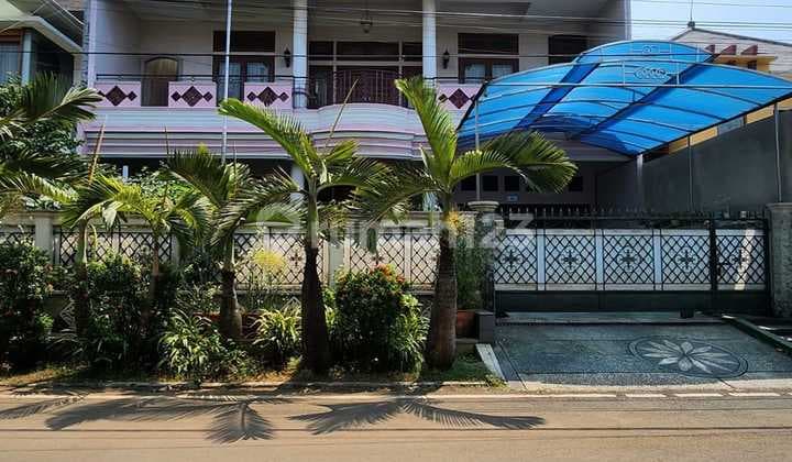 Rumah Second Dalam Komplek Elite Akses Jalan Lebar
