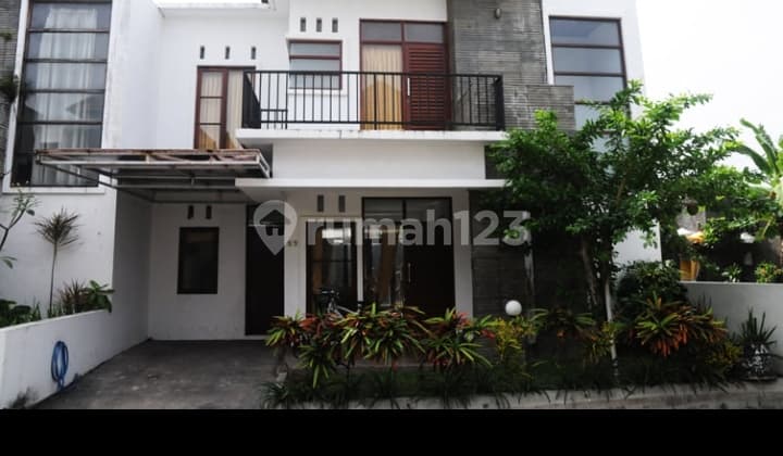House in Pemogan Area, One Gate, Public Pool