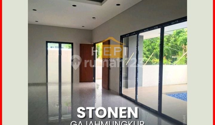 House with Swimming Pool in Gajah Mungkur near Akpol