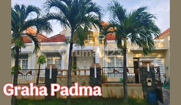 Beautiful House in Graha Padma Near Karangturi