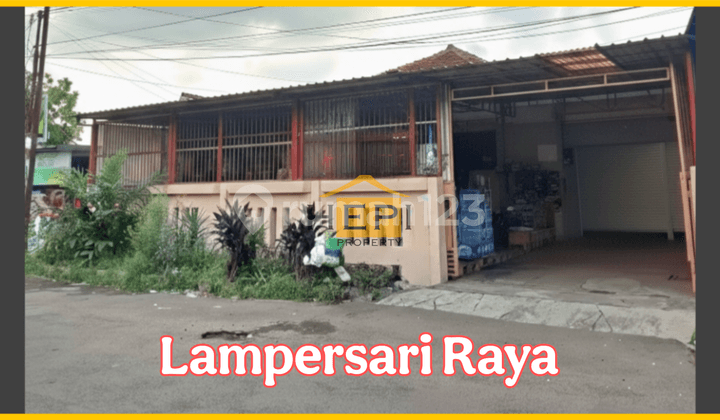 Land Calculated House in Lampersari Raya Ready for Business