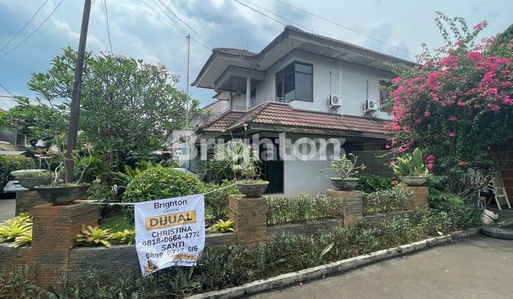 COMFORTABLE AND LUSH RESIDENCE IN A STRATEGIC LOCATION IN SOUTH JAKARTA