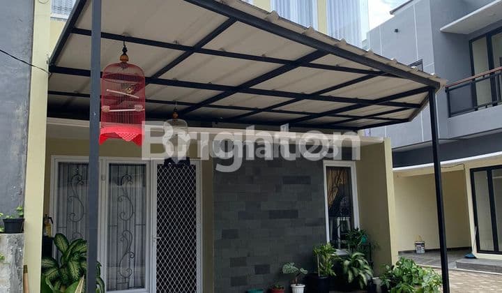 RUMAH CANTIK HOOK 2,5 LANTAI PLUS ROOFTOP