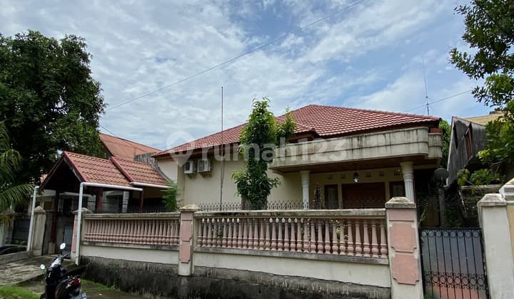 Rumah Besar Full Furnished Di Komplek Dangau Teduh