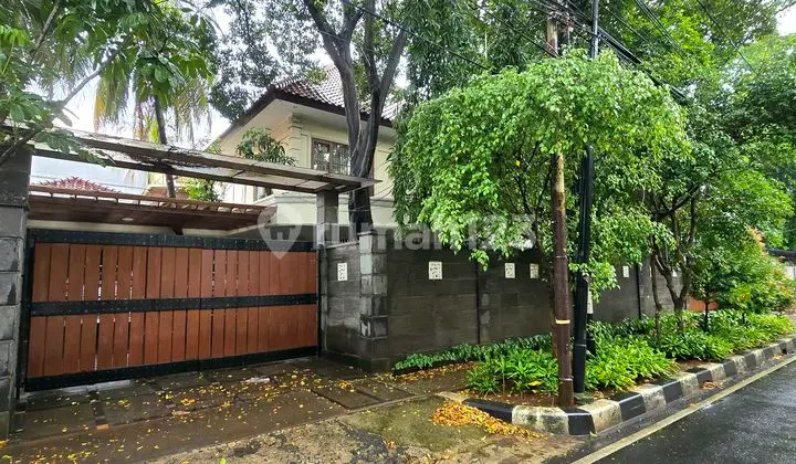 Rumah Klasik 2 Lantai Area Prime Menteng Jakarta Pusat