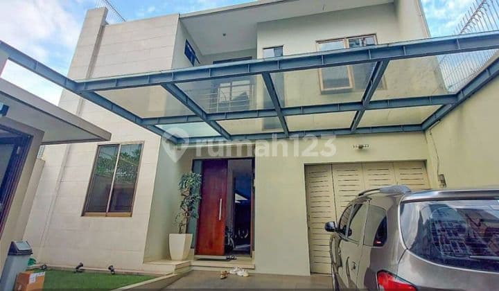 Rumah Di Pondok Indah Dengan Swimming Pool Bagus Jakarta Selatan