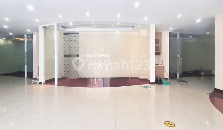 Ruko di Wolter Mongonsidi Cocok untuk Resto, Butik, Salon , Klinik Area Scbd Jaksel