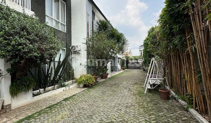 Rumah Minimalist Modern 1 Lantai dalam Townhouse di Lebak Bulus Cilandak