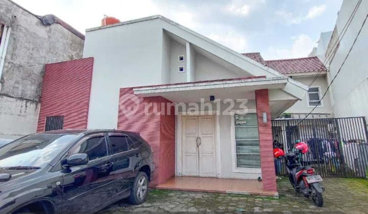 Kebayoran Baru
Land Calculation House
Well-Maintained Old House
Suitable for Boarding and Residence