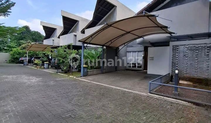 Dijual Townhouse Modern Minimalis Di Veteran Jakarta Selatan