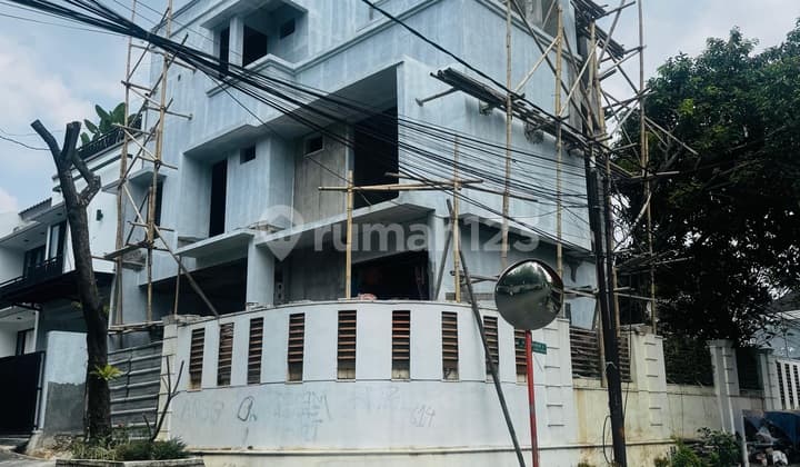 Dijual Rumah Baru Renofasi Ada Rooftop di Cipete Jakarta Selatan