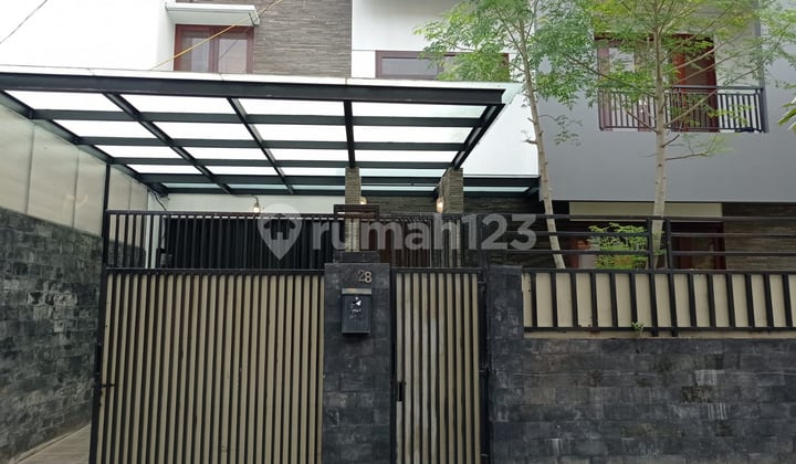 For Sale Rumah di Petoggokkan Dekat MRT Posisi Hoek Jakarta Selatan