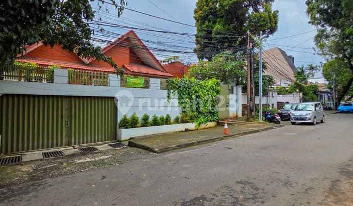 For Sale Rumah Lingkungan Tenang & Asri di Kebayoran Baru Jakarta Selatan
