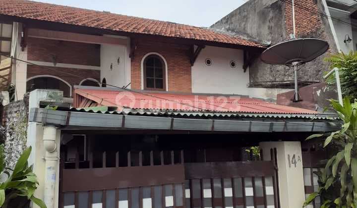 For Sale Usable House in Pasar Minggu Area, South Jakarta