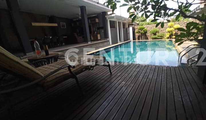 Rumah Nuansa Villa Dengan Swimming Pool Cimanggis Depok