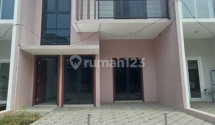 Rumah Minimalis Bagus 2 Lantai di Grand West Residence Perwira Bekasi Utara - Lingkungan Tentram