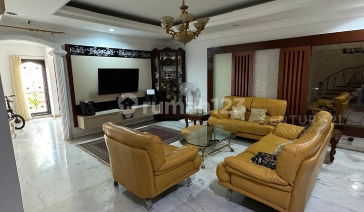 Rumah 2 Lantai Terawat, Tenang & Asri Di Kemayoran