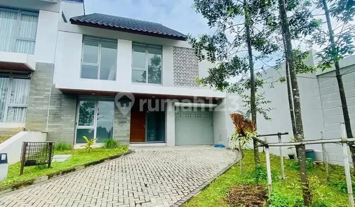 Rumah Dalam Cluster Taman Belakang Dekat Upi Bandung