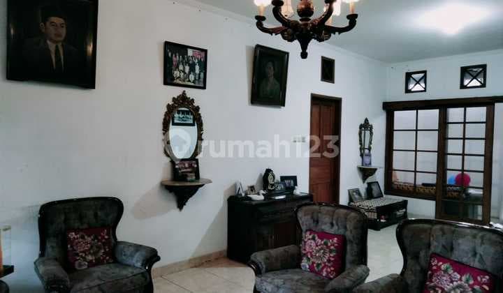 Rumah Nyaman di Area Komersil Sayap Dago