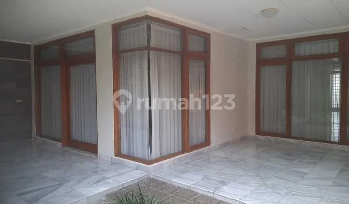Disewakan Rumah Luas di Daerah Setra Sari