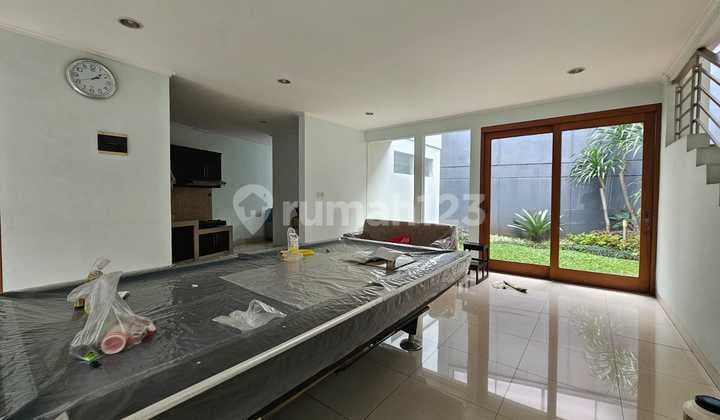 Rumah Modern 2 Lantai di Mainroad Cihampelas