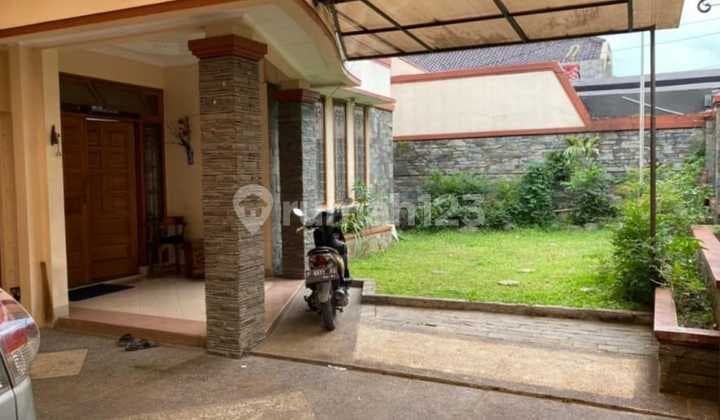 Rumah Nyaman dan Besar 2 Lantai di Sayap Pasteur