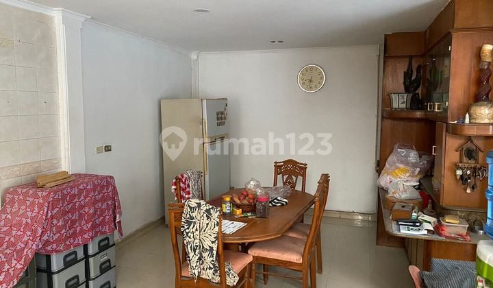 Rumah Nyaman 2 Lantai Lokasi di Setra Sari Raya