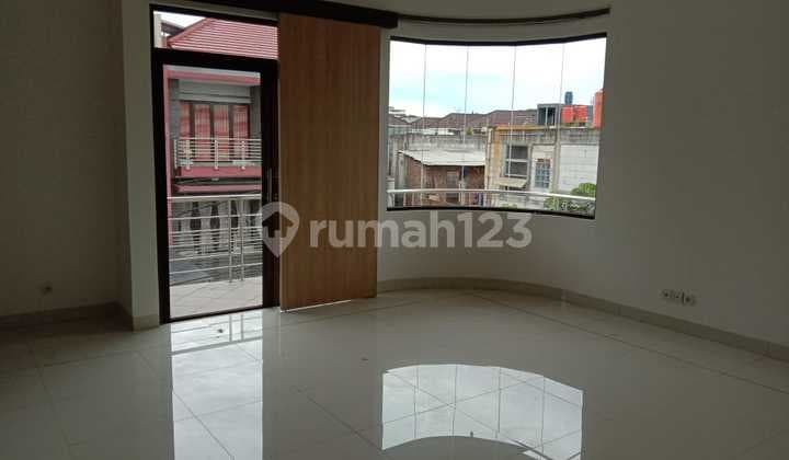 minimalist modern house in sudirman town house