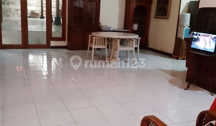 Rumah Nyaman 2 Lantai Lokasi di Setra Duta