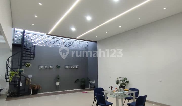 Rumah Bagus dan Baru Renov di Taman Holis Indah