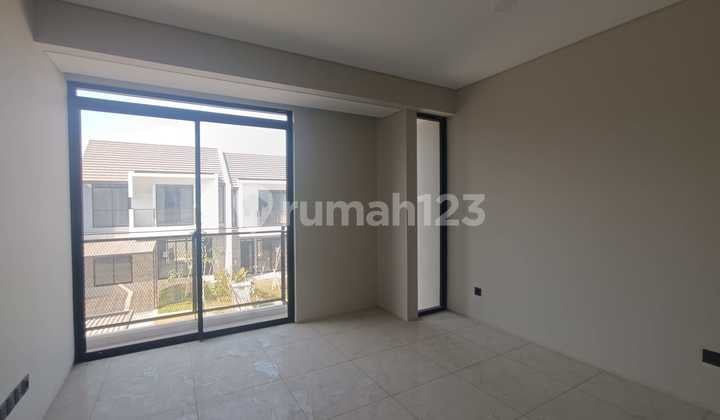 Rumah Minimalis Bangunan Baru di Kota Baru Parahyangan