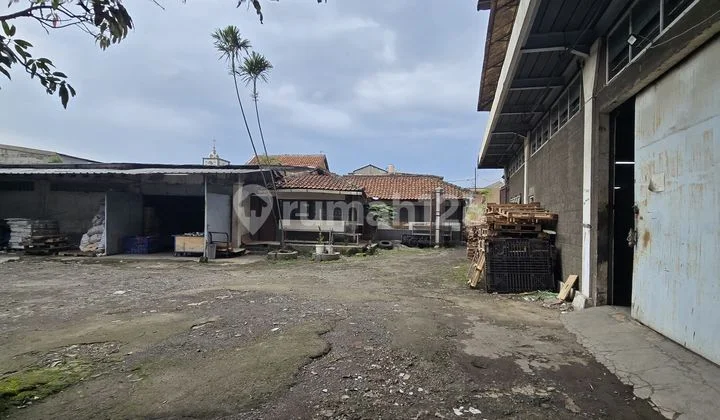 Gudang Ada Kolam Renang Lokasi Strategis di Kopo Permai